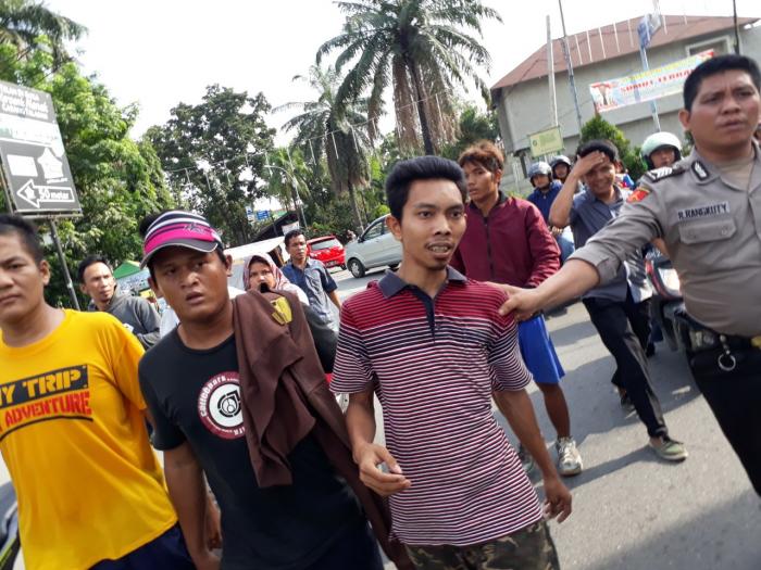 Tertuduh Pencuri Helm Nyaris Dihajar Massa