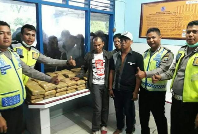 Satlantas Polsek Kualuh Hulu Gagalkan 73 Kg Ganja Tujuan Sumbar
