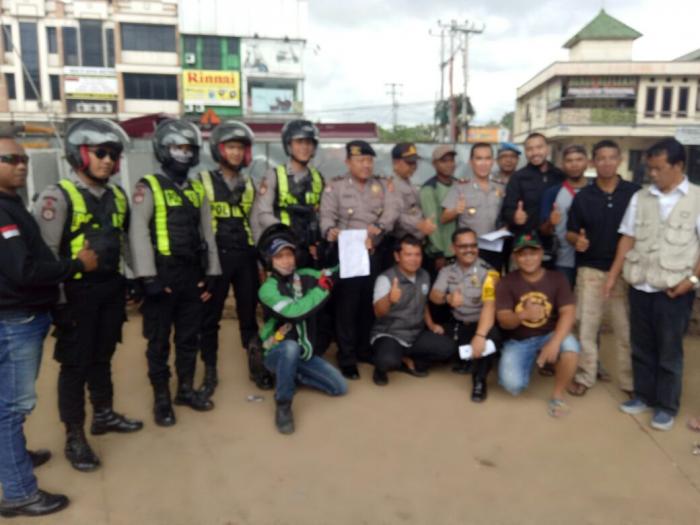 Pertikaian Ojek Online-Ojek Pangkalan Berakhir Damai  