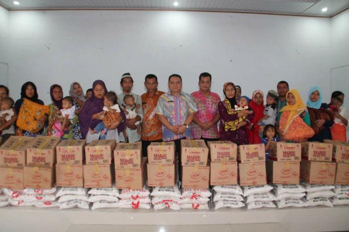 Bupati Labuhanbatu Serahkan Bantuan Gizi Buruk dan Kurang Gizi