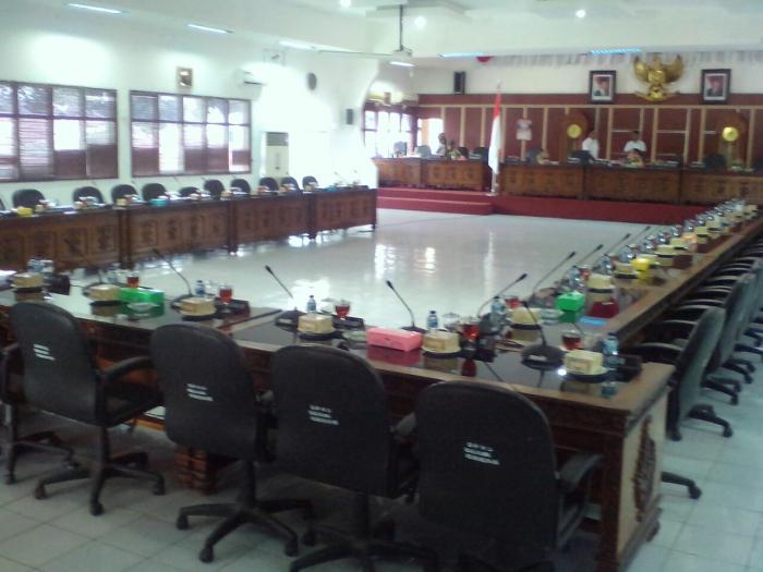 Memprihatinkan, Sidang Paripurna DPRD Labuhanbatu Molor