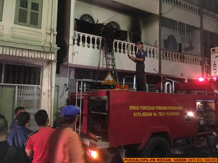 Ruko Berlantai III di Sun Yat Sen Terbakar