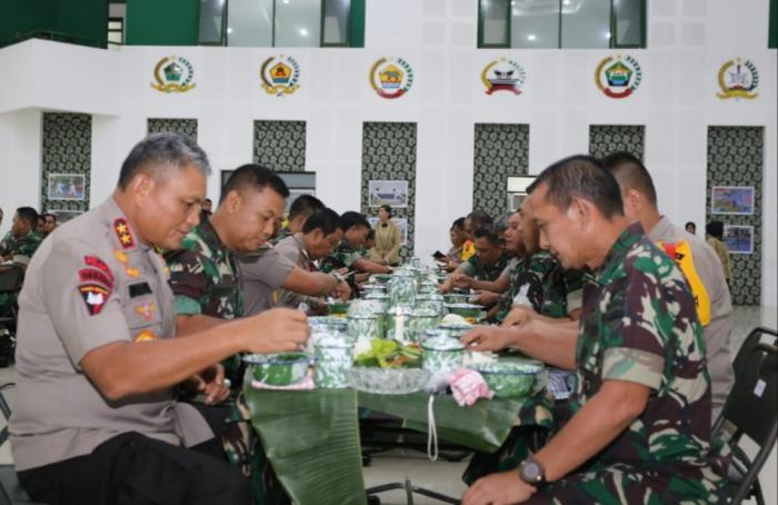Pangdam I/BB dan Kapolda Sumut Berbaur Bersama Prajurit TNI-Polri