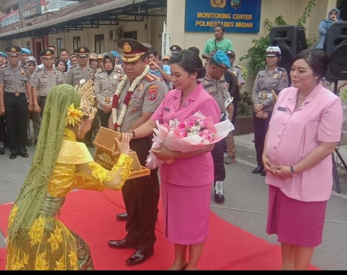Penyambutan Kapolrestabes Medan Jonny Eddizon Isir, S.I.K., M.T. C. P