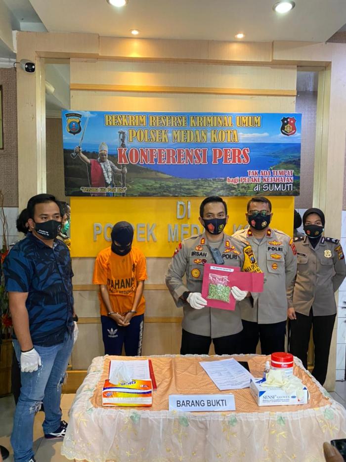 Polsek Medan Kota Ringkus Wanita Kurir 400 Butir Ekstasi