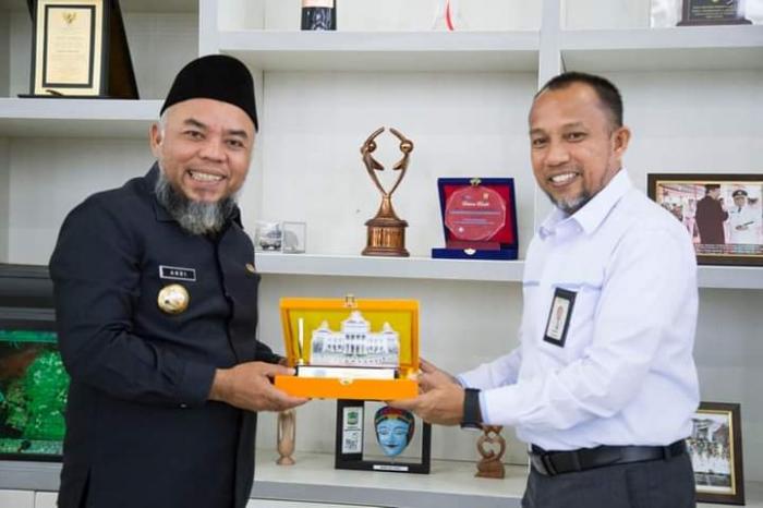 Pemkab Labuhanbatu Terima Rewards dari PT.PLN UP3 Rantauprapat 