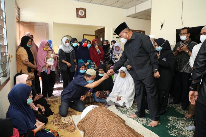 Kapolda Sumut Melayat ke Rumah Duka Ibunda Wakil Ketua KPK