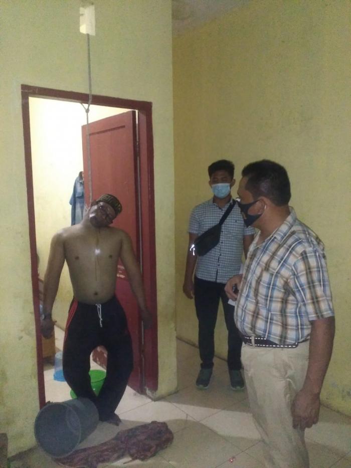 Warga Tembung Gantung Diri
