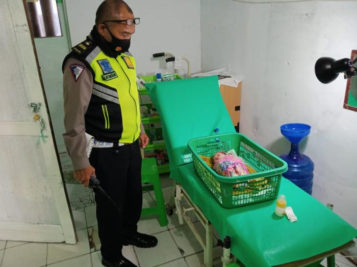 Bayi Perempuan Dibuang Dekat Parit eks Asrama TNI AD