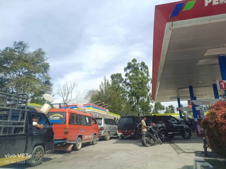 SPBU 13.221.214 Kacaribu Utamakan Pembeli Jerigen Dari Pada Pengendara