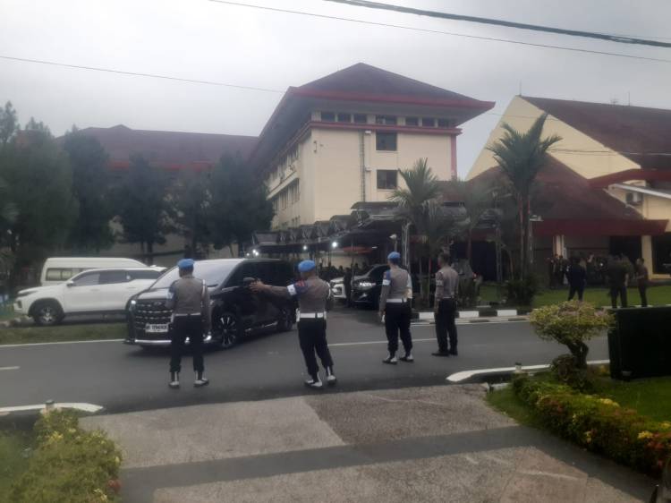 Aneh, Saat Komisi III DPR RI  Kunker Ke Polda Sumut, Wartawan Dilarang Mendekat & Wawancara.