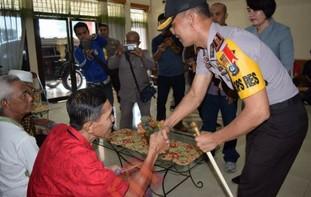 Kapolres Labuhanbatu Santuni Keluarga Wartawan