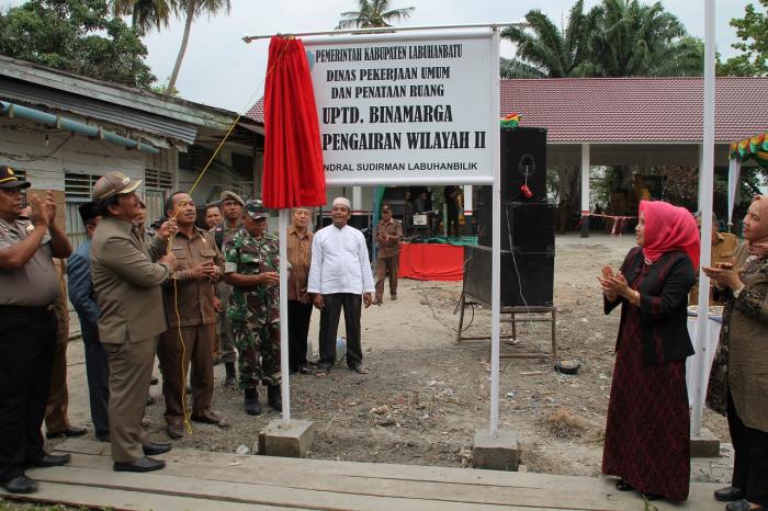 Bupati Labuhanbatu Resmikan Dua Kantor UPTD