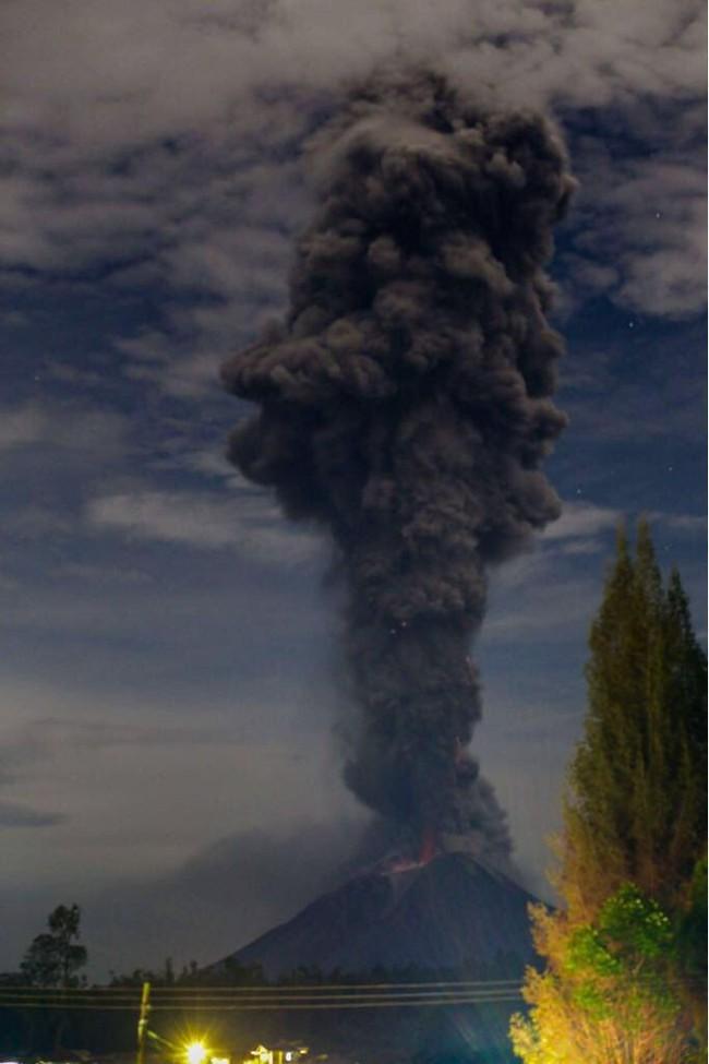 Kembali Erupsi, Gunung Sinabung Semburkan Abu Vulkanik 3,8 Km