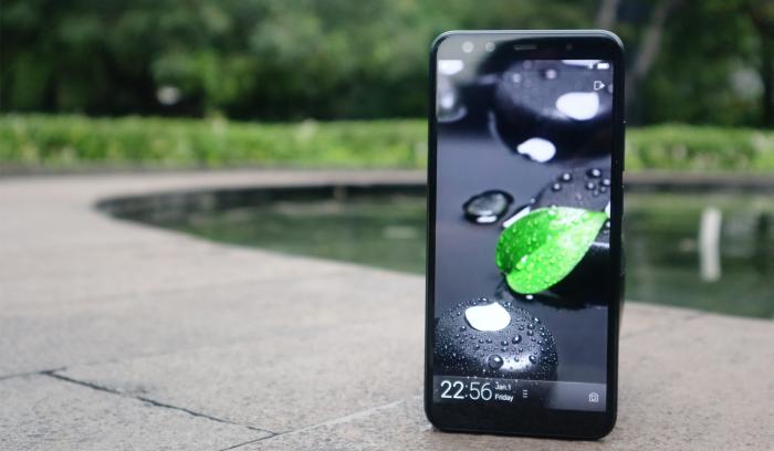 WOW.. LUNA G8 Sensasi Layar Full Screen & Four Camera