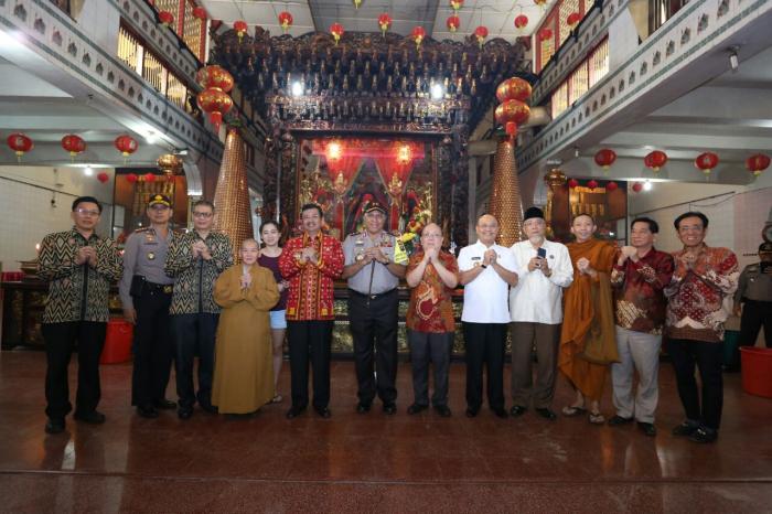 Sambut Tahun Baru Imlek, Kapolda Sumut Kunjungi Vihara
