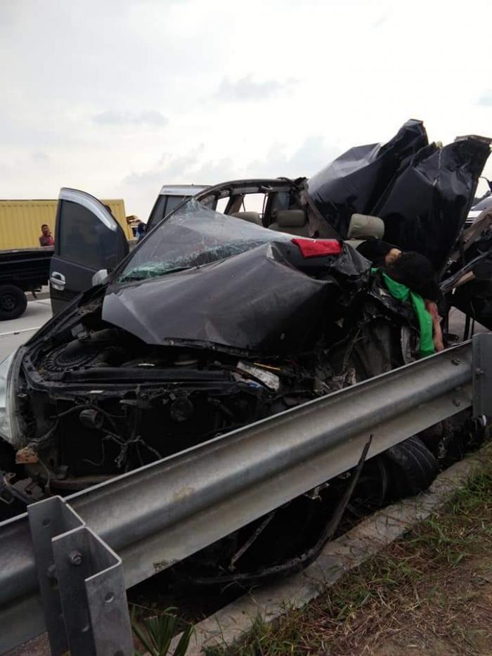 Innova Tabrak Truk Beras di Tol, 1 Tewas