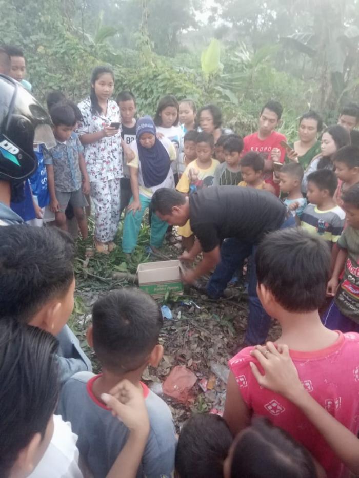 Orok Bayi di Tempat Sampah Gegerkan Warga Jalan Tuar
