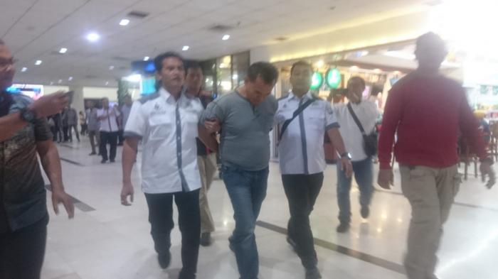 Poldasu Tangkap Polisi Berpangkat Kompol Pembakar Rumah di Tepi Danau Toba 