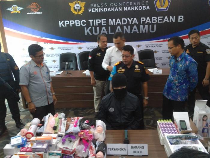 Petugas BC Kualanamu Gagalkan Penyelundupan Ganja Asal Inggris