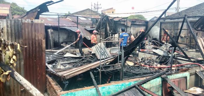 Ditinggal Salat Jumat, Rumah Apeng Terbakar 