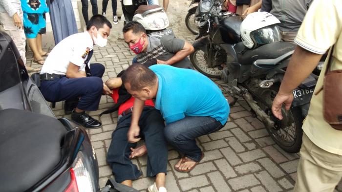 Pria Paruh Baya Jatuh dan Tewas di Halaman Bank 