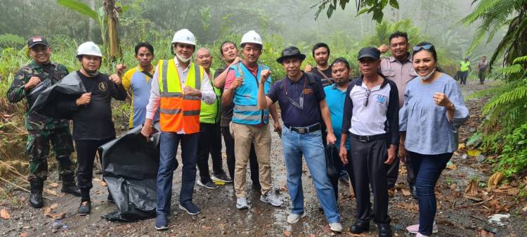 Dirut Tirtanadi Kabir Bedi Susuri Hutan Sibolangit Bersama Tim USU
