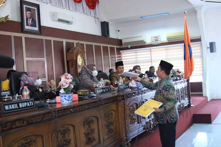 Bupati dan Wabup Labuhanbatu Ikuti Sidang Paripurna Membahas Ranperda