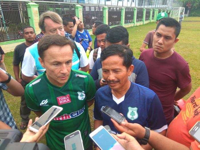 Dennis Wise Berbagi Ilmu dengan PSMS