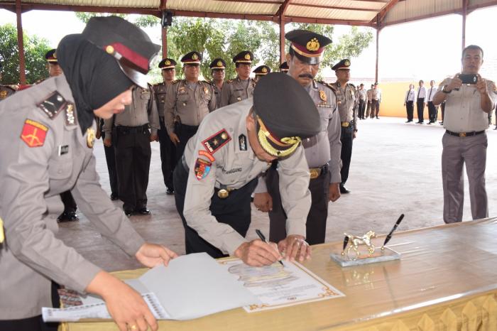 Kapolres Labuhanbatu dan Jajaran Tanda Tangani Fakta Integritas