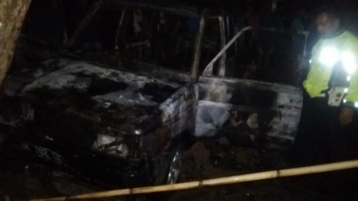 Angkut Premium, Kijang Mendadak Terbakar 