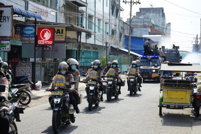 Tim Gugus Tugas Covid 19 Semprotkan Disinfektan di Kota Kisaran