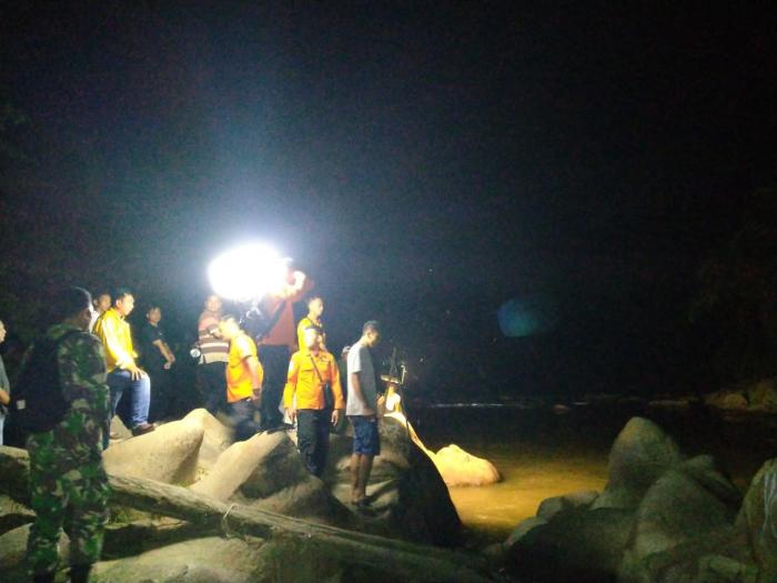 Selfie-Selfie 2 Siswi SMP Hanyut di Pantai Salju