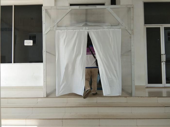 Pintu Masuk Kantor Bupati Labuhanbatu Dipasang Bilik Steril