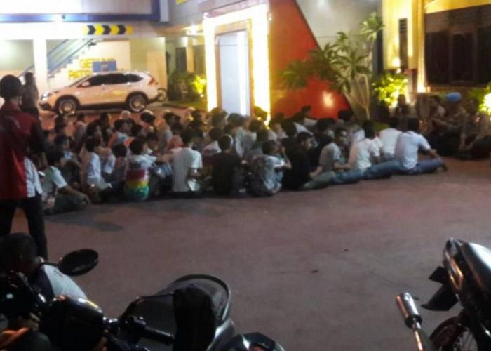 Puluhan Siswa SMK Konvoi Selesai UN Dijaring Polisi 