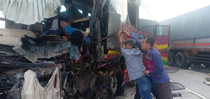 Tabrakan Maut di Tol Tebing Medan, 1 Tewas, 6 Luka-Luka