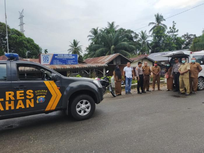 Bunuh Virus Corona, Kantor Camat Sei Kepayang Disemprot Disinfektan 