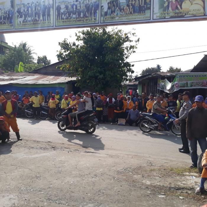 Ratusan Penyapu Jalan Pemko Medan 3 Bulan Tak Gajian