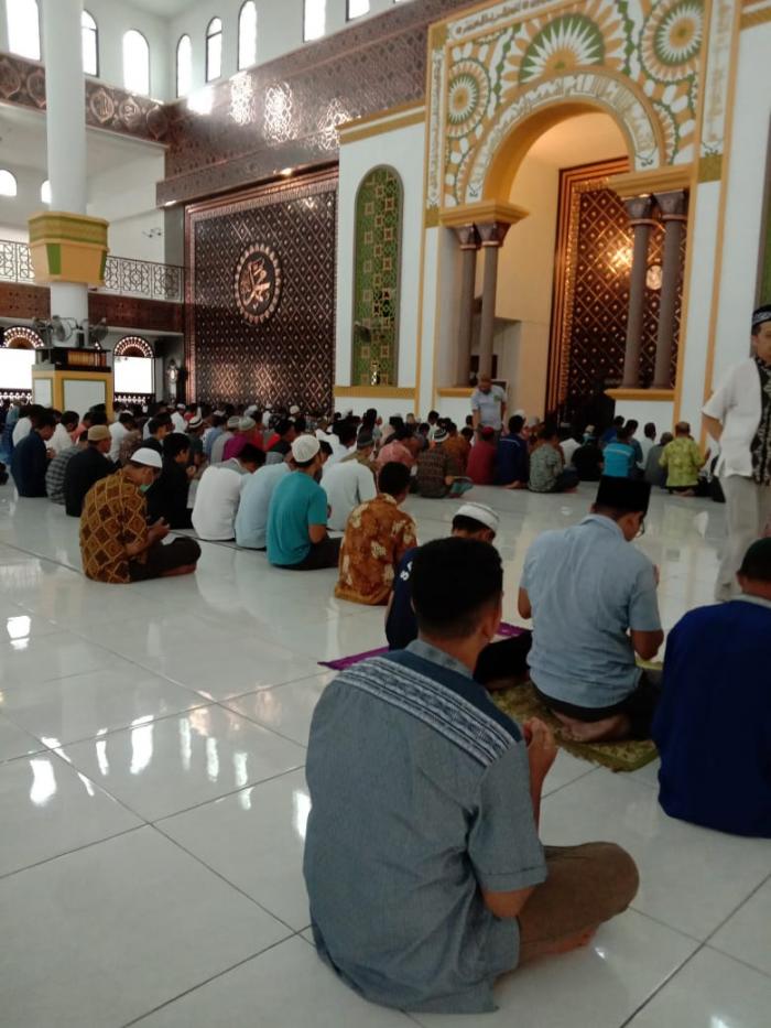 Sholat Jum'at Di Masjid Agung Kisaran Ramai