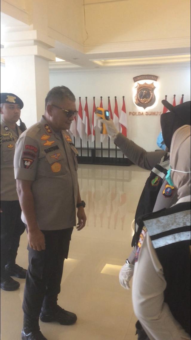 Antisipasi Penyebaran Virus Corona, Mapoldasu Disemprot Disinfektan