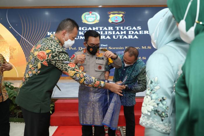 Gubsu Antarkan Tugas Kapolda Sumut