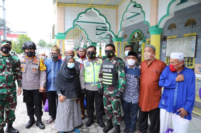 Kapoldasu dan Pangdam I/BB Pastikan Masyarakat Aman Beribadah