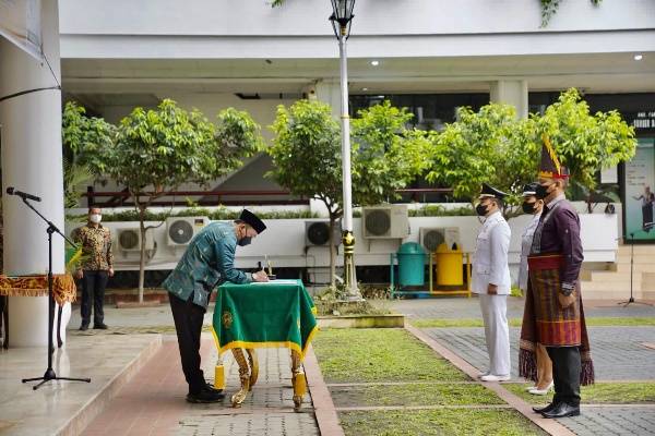 82 Pejabat Administrator & Pengawas Pemkot Medan Dilantik