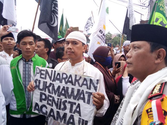 Minta Sukmawati Ditangkap, Ribuan Massa 212 'Kepung' Mapoldasu 