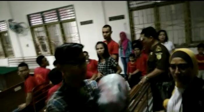 Suasa PN Medan Ricuh, Korban dan Terdakwa Adu Jotos Nyaris Ciderai Bocah