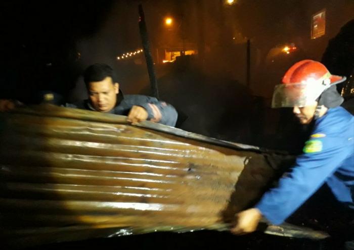 Toko Sepatu dan Jam Tangan di Teladan Ludes Terbakar 