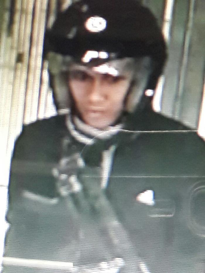 Pria Bersenjata Api Bercelana Loreng Rampok Indomaret 