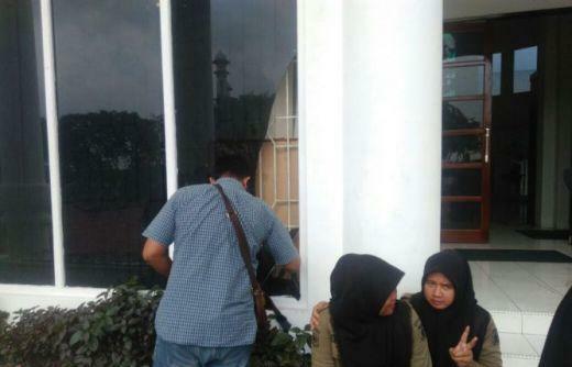 Kaca Kantor Bupati Asahan Pecah Didemo Pericuh