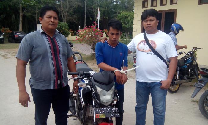 Clinton Diborgol Bawa Kabur CBR dan Uang Jhon Lenon