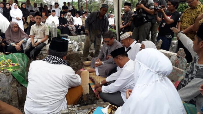 Pemakaman Bupati Asahan Diiringi Ratusan Pelayat 